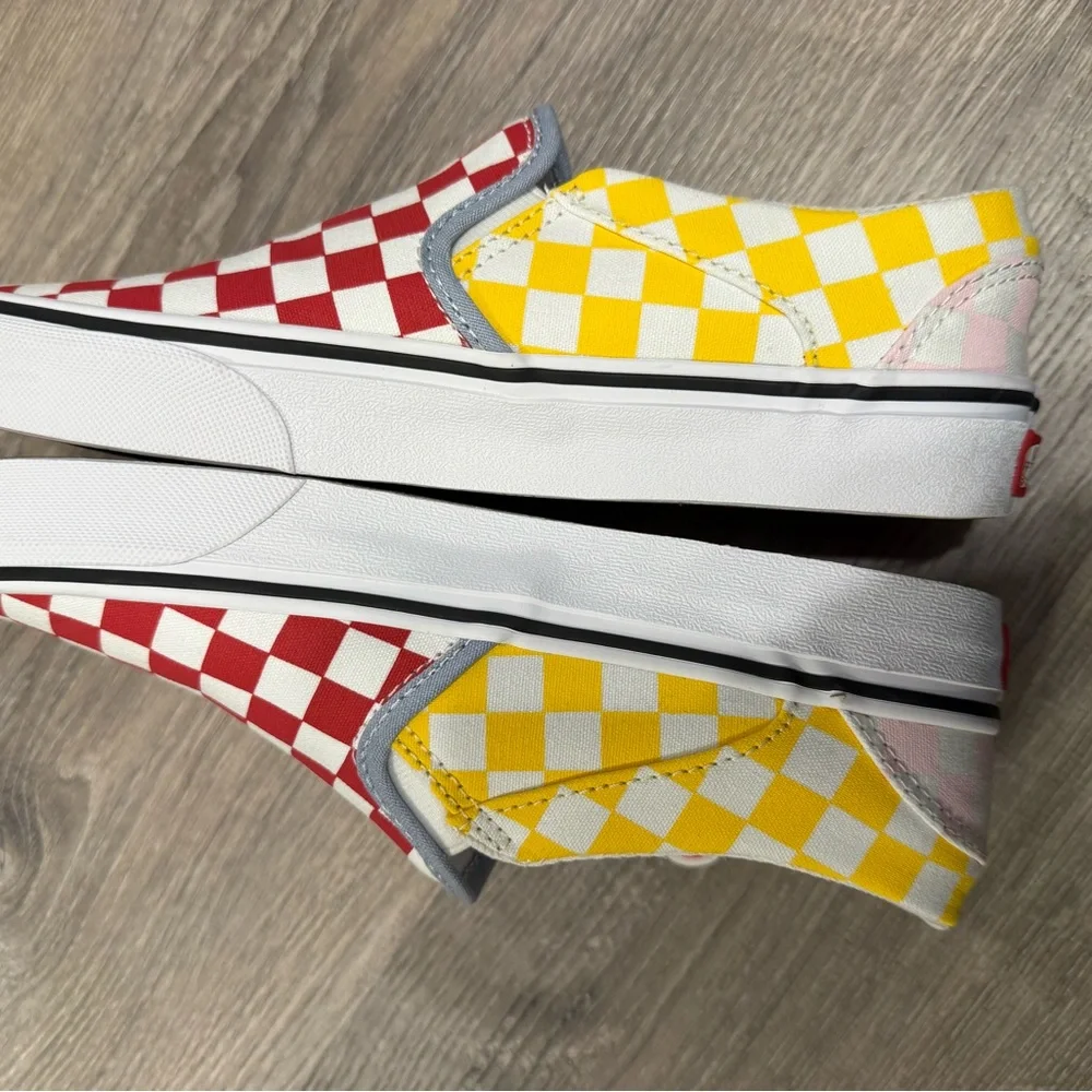 NWT Vans Checkerboard Slip-On Sneakers W8 - Picture 2 of 5